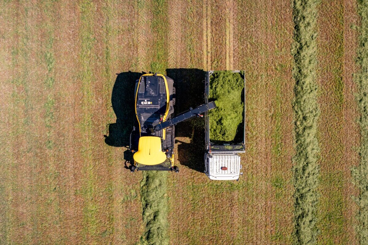 JR_Civil_Harvester_In_Action_West_Eyreton_16_10_25_Small_4